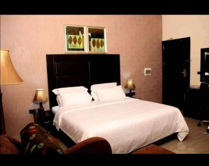 Begonia Hotel Ilora Екстериор снимка