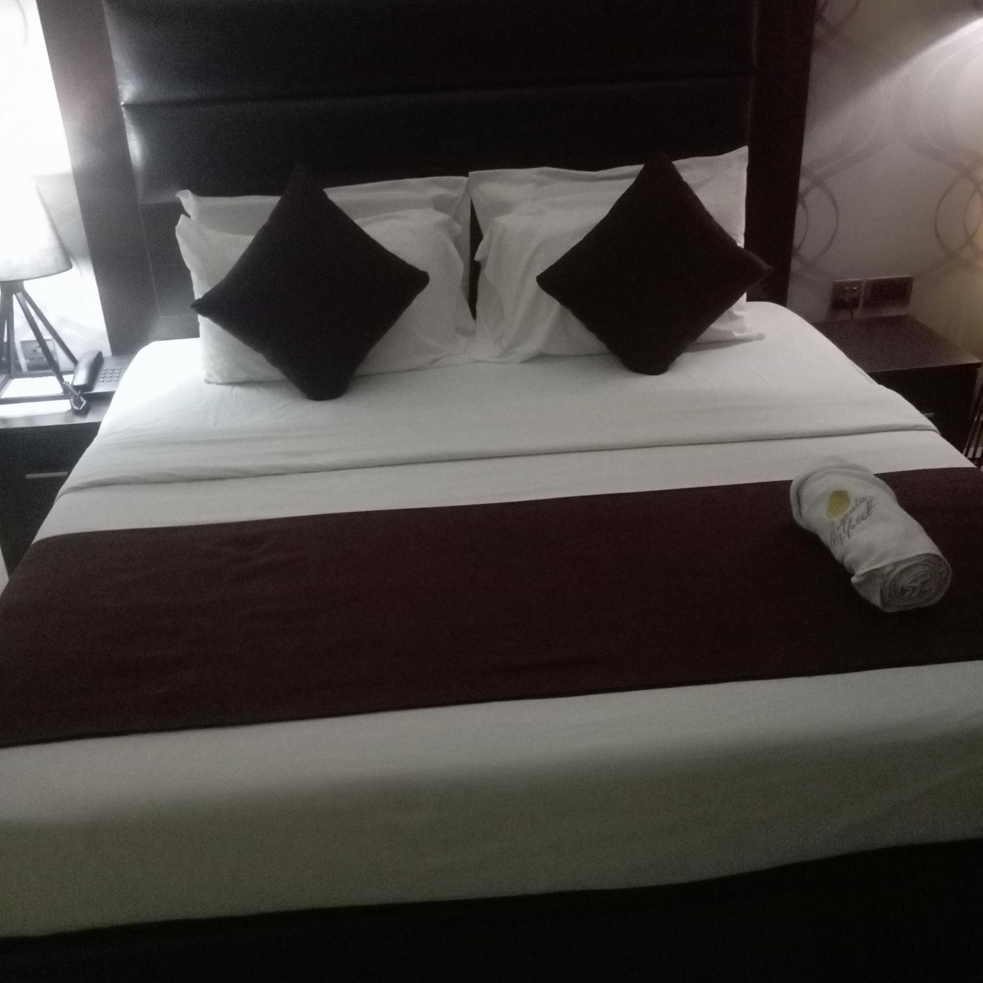 Begonia Hotel Ilora Стая снимка